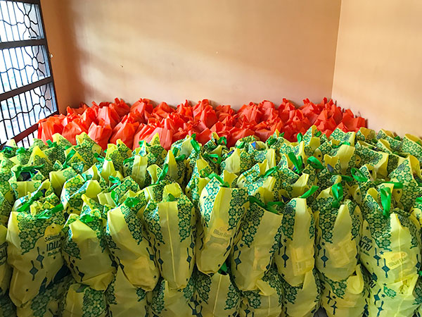 packing sembako goodie bag
