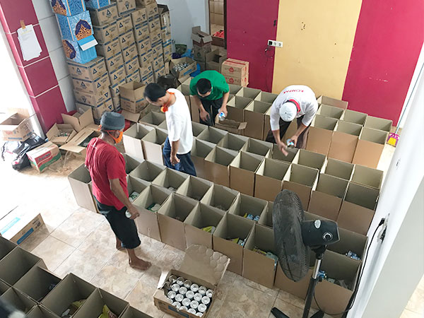 proses packing paket sembako